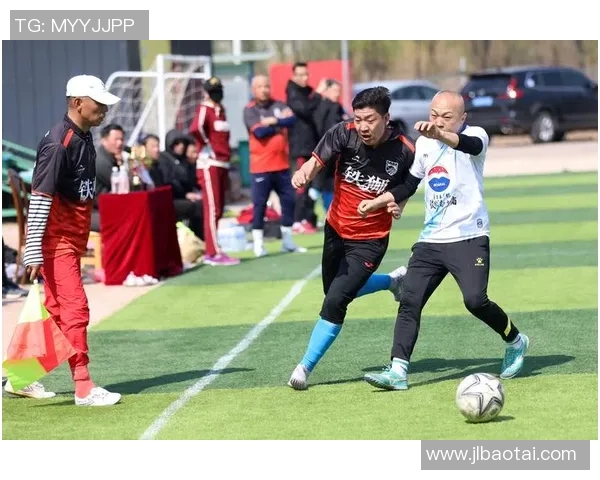 老汉足球的魅力与坚持：一场关于热爱与团结的草根足球故事